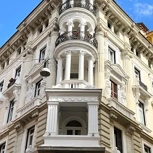 Le Petit 3*, Рим Италия